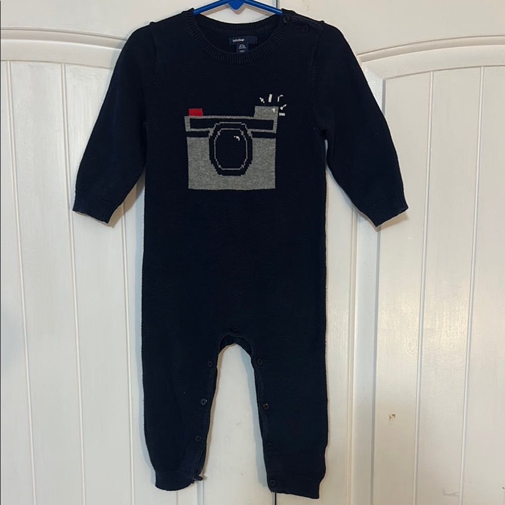 GAP Black One Piece‎ with Camera Design